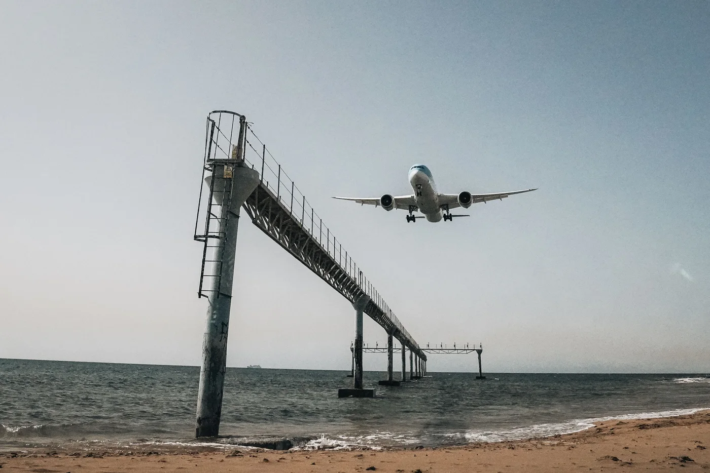 Plane spotting at Matagorda · Matagorda